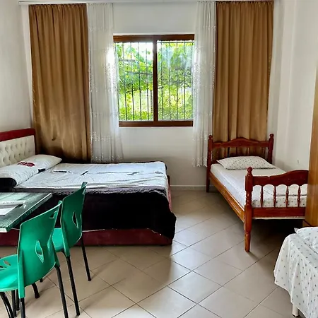 H&a Maison d'hôtes Golem (Tirana)